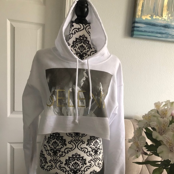 Official Selena Merchandise Tops - ‘Selena’ Cropped Sweatshirt NWOT